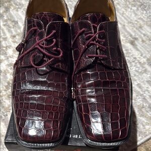 Elegant Burgundy Crocodile Pattern Men's Shoes